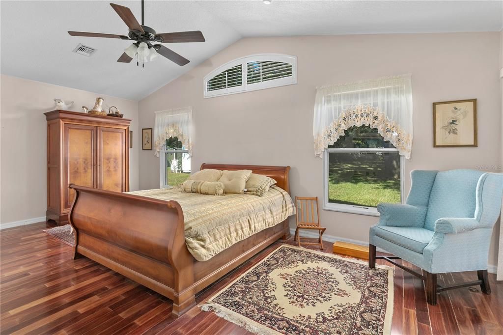 合同活跃: $375,000 (3 贝兹, 2 浴室, 1915 平方英尺)