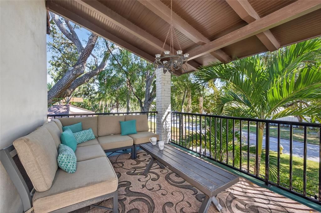 Activo con contrato: $1,295,000 (4 camas, 3 baños, 3010 Pies cuadrados)