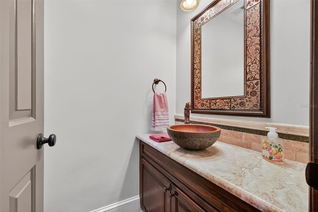 Activo con contrato: $1,295,000 (4 camas, 3 baños, 3010 Pies cuadrados)