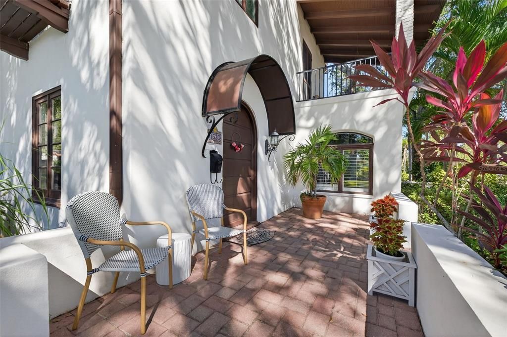 Activo con contrato: $1,295,000 (4 camas, 3 baños, 3010 Pies cuadrados)