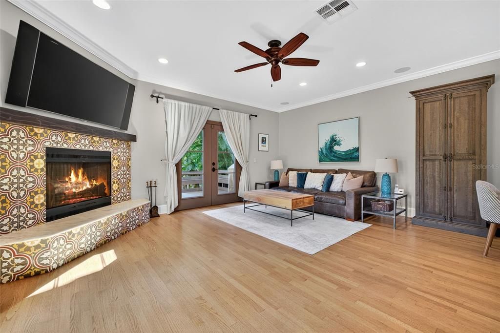 Activo con contrato: $1,295,000 (4 camas, 3 baños, 3010 Pies cuadrados)