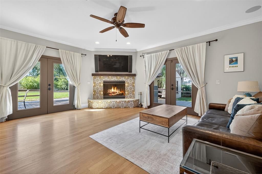 Activo con contrato: $1,295,000 (4 camas, 3 baños, 3010 Pies cuadrados)