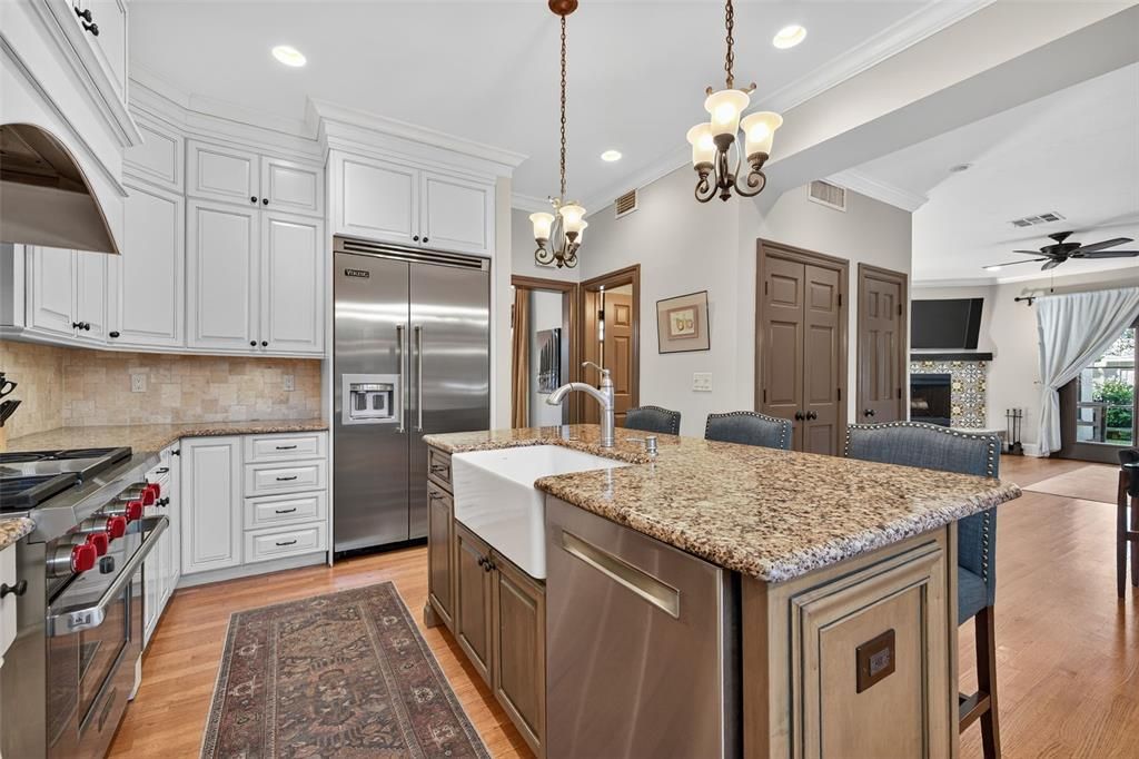 Activo con contrato: $1,295,000 (4 camas, 3 baños, 3010 Pies cuadrados)