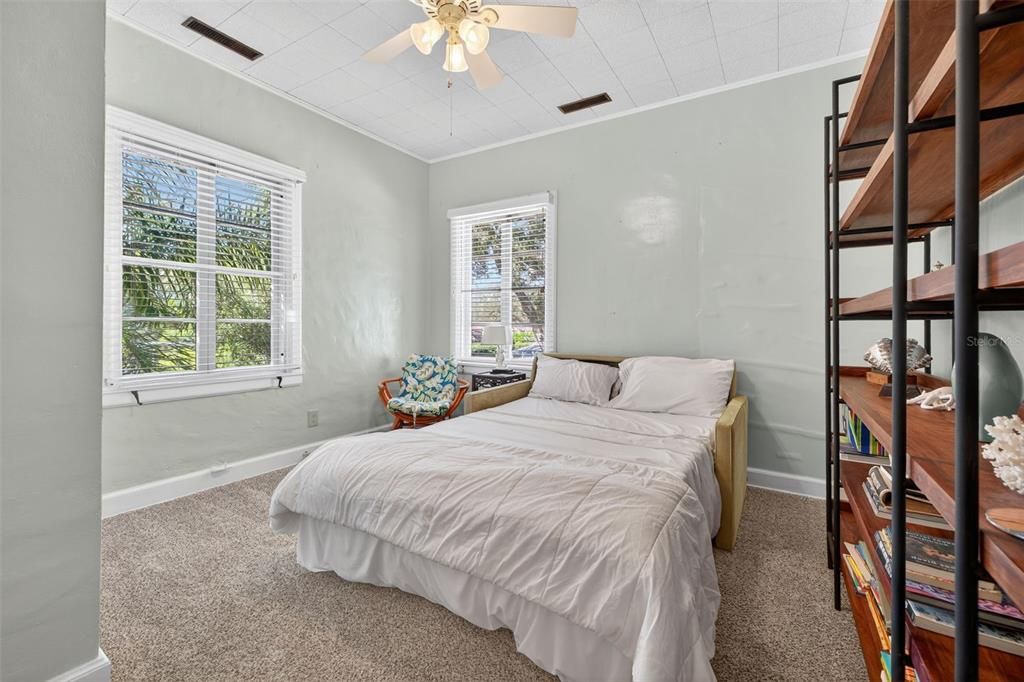 Activo con contrato: $1,295,000 (4 camas, 3 baños, 3010 Pies cuadrados)