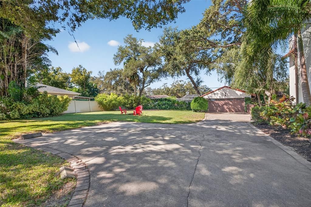 Activo con contrato: $1,295,000 (4 camas, 3 baños, 3010 Pies cuadrados)