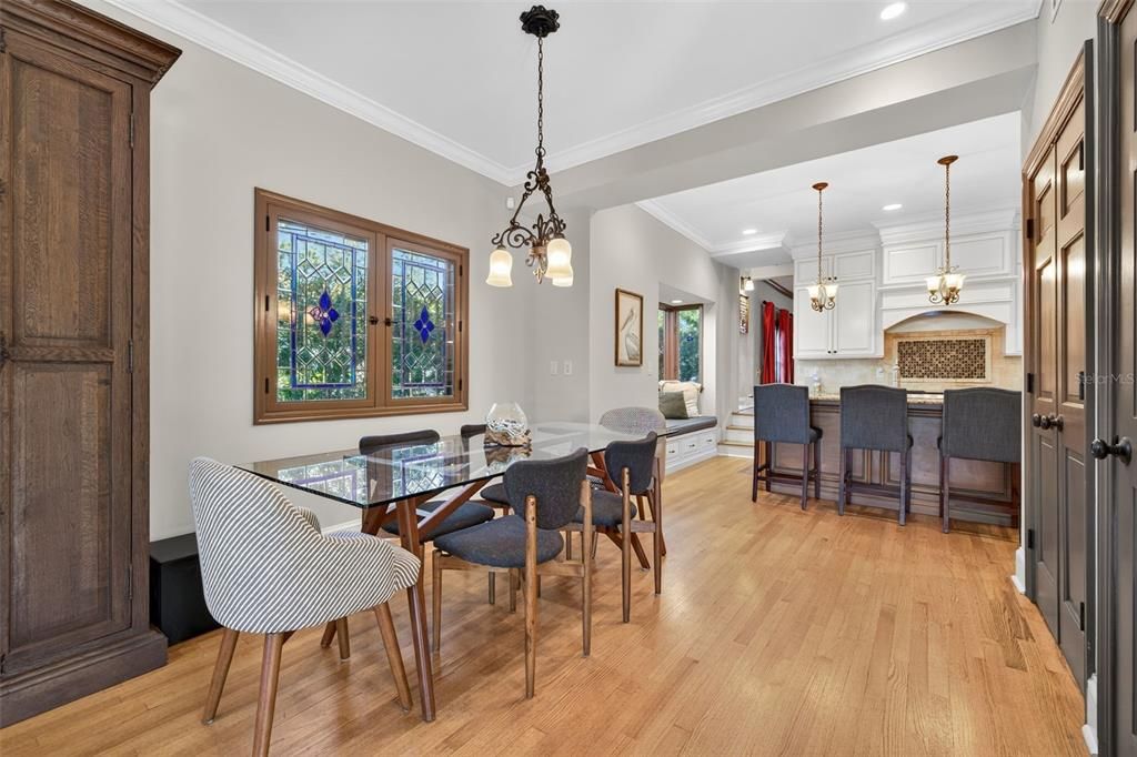 Activo con contrato: $1,295,000 (4 camas, 3 baños, 3010 Pies cuadrados)