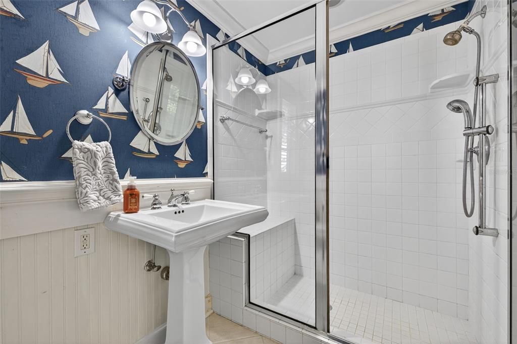 Activo con contrato: $1,295,000 (4 camas, 3 baños, 3010 Pies cuadrados)