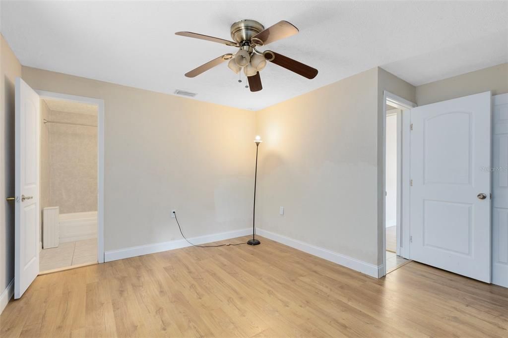 For Sale: $269,900 (4 beds, 2 baths, 1712 Square Feet)