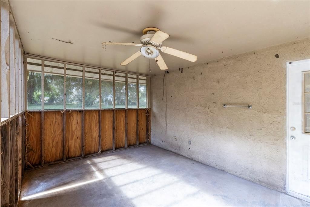 For Sale: $269,900 (4 beds, 2 baths, 1712 Square Feet)