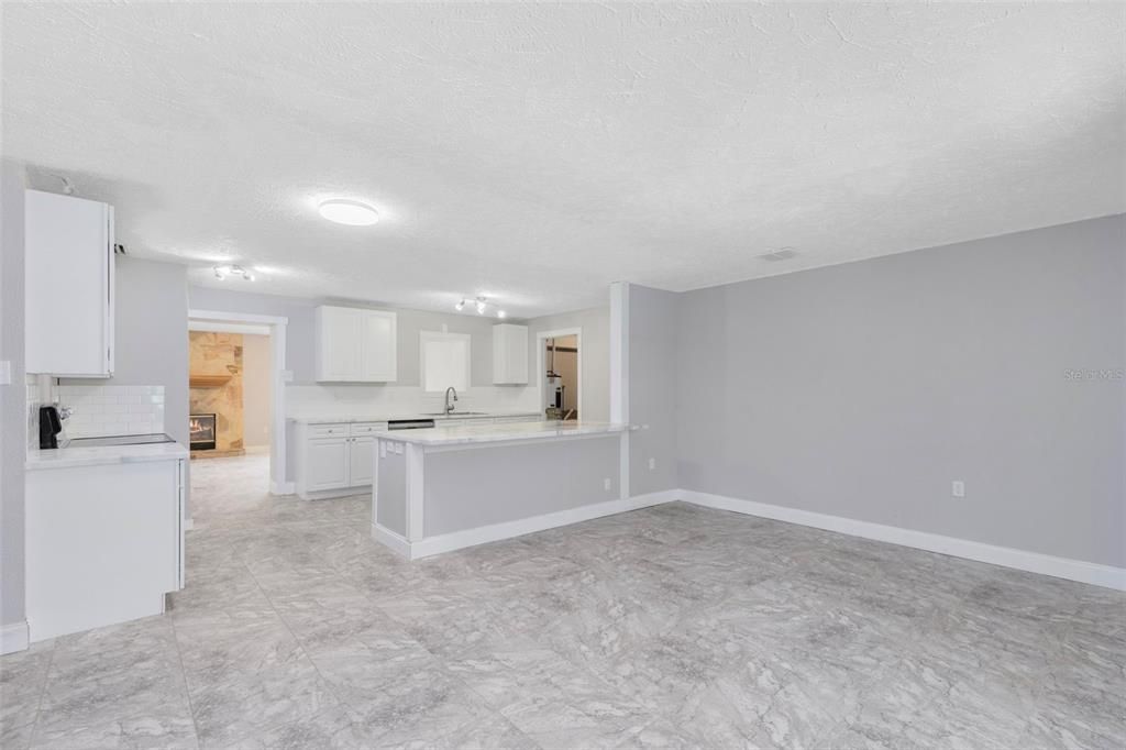 For Sale: $269,900 (4 beds, 2 baths, 1712 Square Feet)