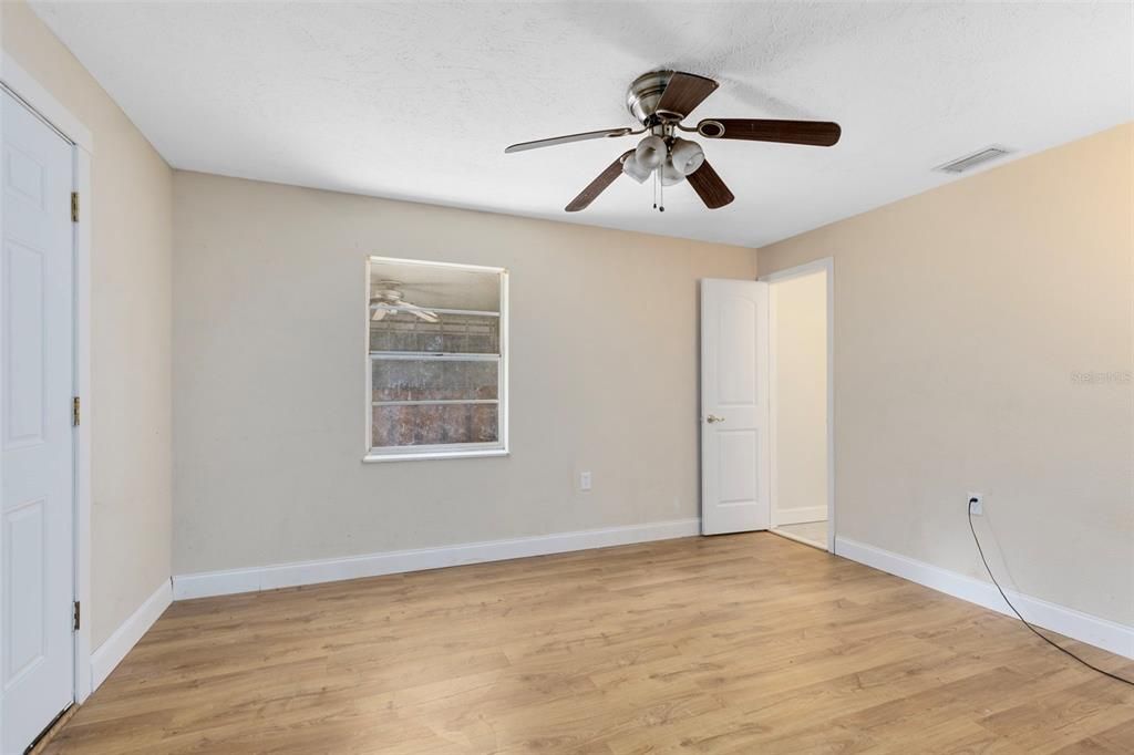 For Sale: $269,900 (4 beds, 2 baths, 1712 Square Feet)