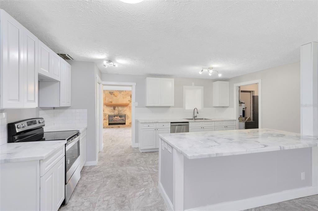 For Sale: $269,900 (4 beds, 2 baths, 1712 Square Feet)