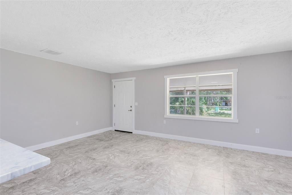 For Sale: $269,900 (4 beds, 2 baths, 1712 Square Feet)