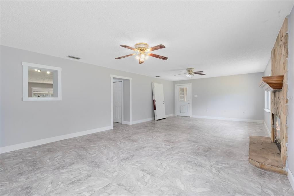 For Sale: $269,900 (4 beds, 2 baths, 1712 Square Feet)