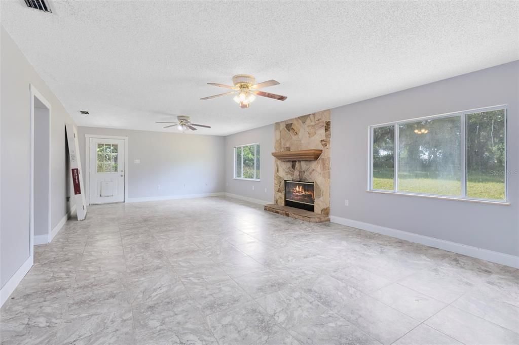 For Sale: $269,900 (4 beds, 2 baths, 1712 Square Feet)