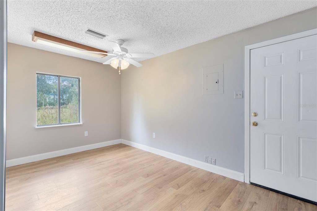 For Sale: $269,900 (4 beds, 2 baths, 1712 Square Feet)