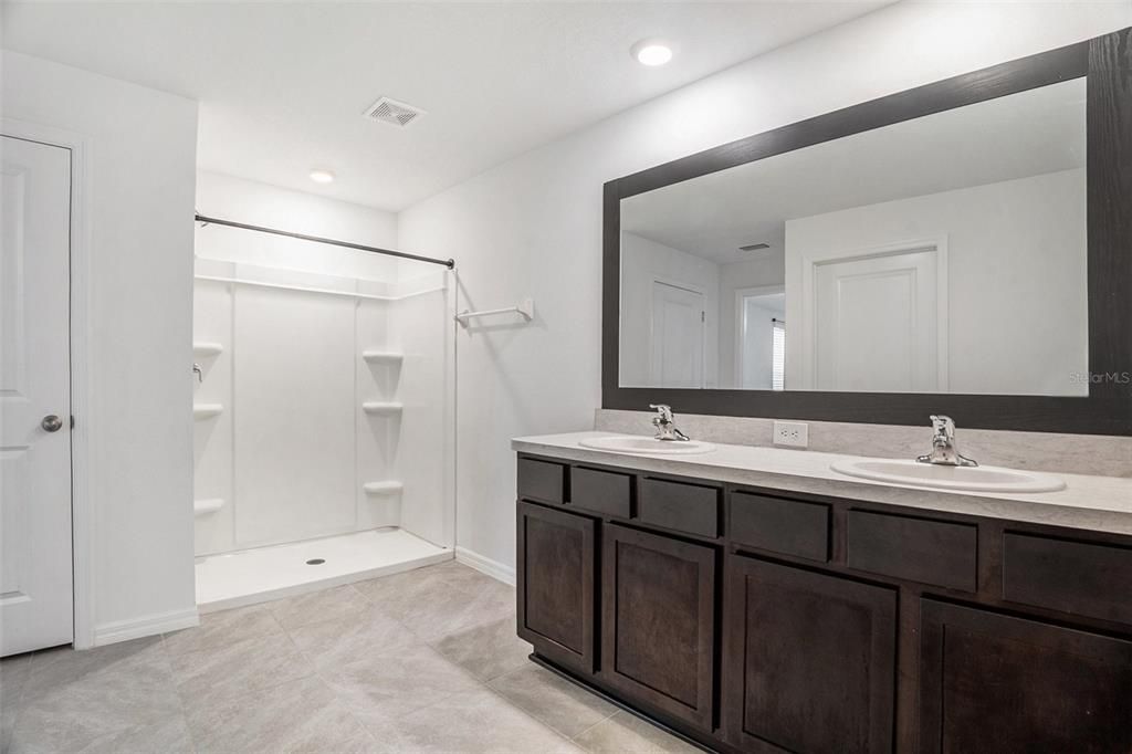 出租: $2,350 (4 贝兹, 2 浴室, 2364 平方英尺)