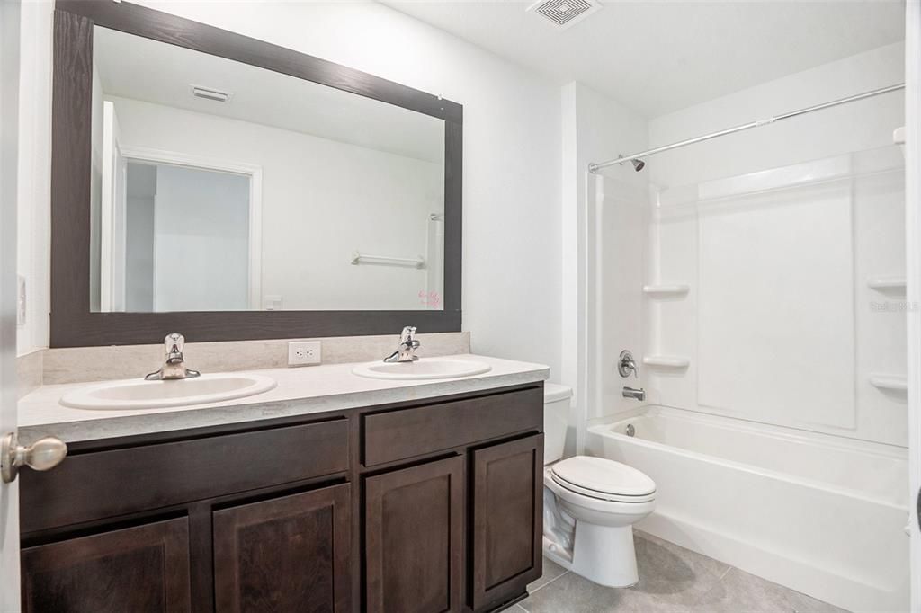 出租: $2,350 (4 贝兹, 2 浴室, 2364 平方英尺)