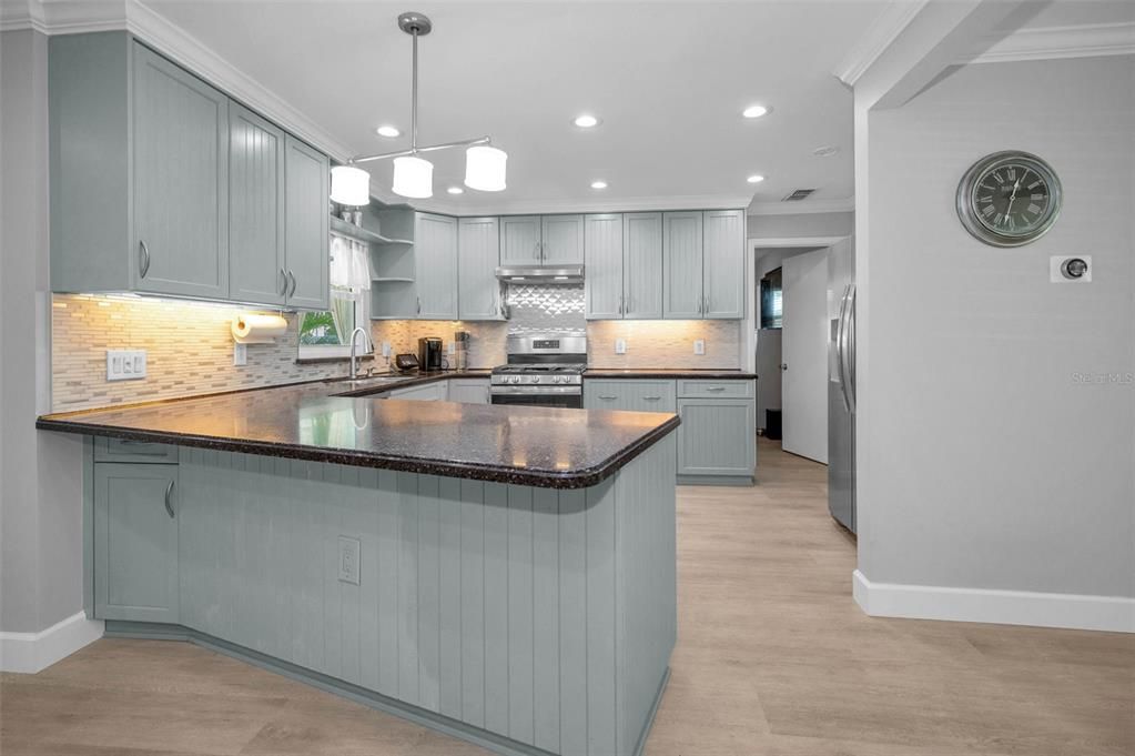 合同活跃: $535,000 (3 贝兹, 2 浴室, 1328 平方英尺)