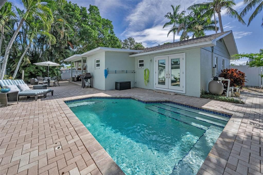 合同活跃: $535,000 (3 贝兹, 2 浴室, 1328 平方英尺)