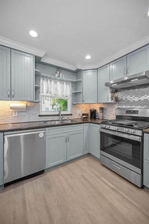 合同活跃: $535,000 (3 贝兹, 2 浴室, 1328 平方英尺)