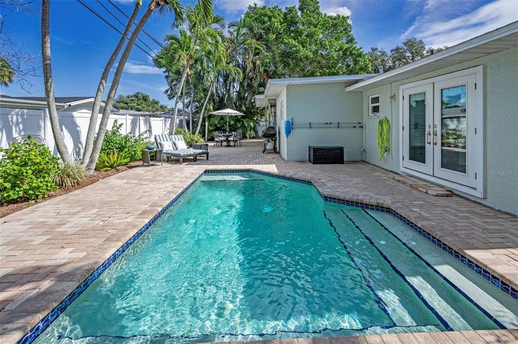 合同活跃: $535,000 (3 贝兹, 2 浴室, 1328 平方英尺)