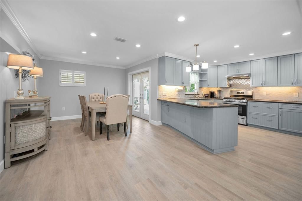 合同活跃: $535,000 (3 贝兹, 2 浴室, 1328 平方英尺)