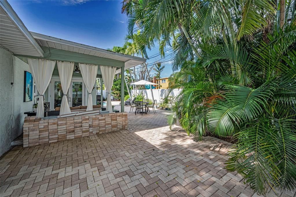 合同活跃: $535,000 (3 贝兹, 2 浴室, 1328 平方英尺)