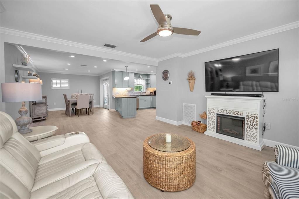 合同活跃: $535,000 (3 贝兹, 2 浴室, 1328 平方英尺)