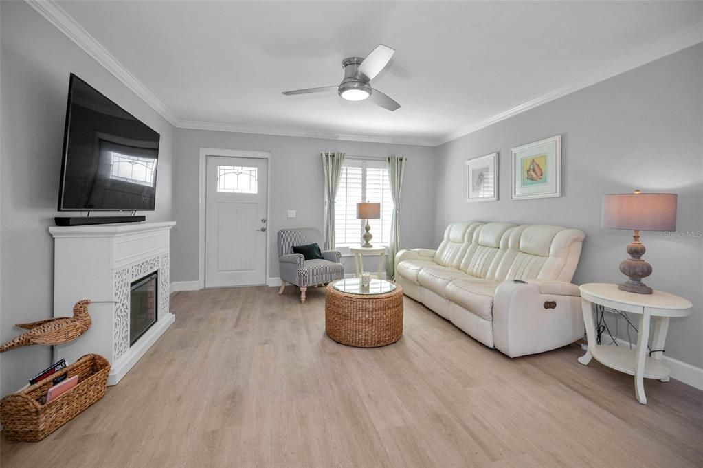 合同活跃: $535,000 (3 贝兹, 2 浴室, 1328 平方英尺)