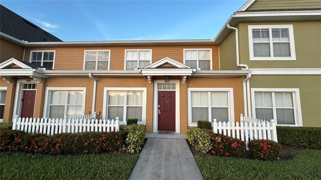 出租: $2,100 (3 贝兹, 2 浴室, 1296 平方英尺)