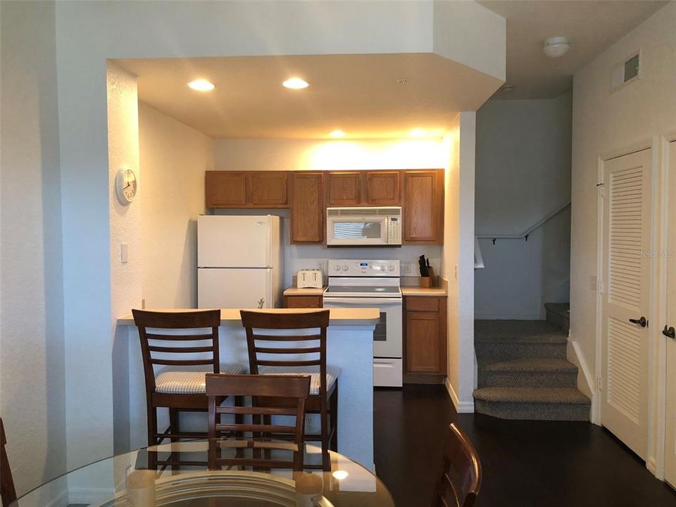 出租: $2,100 (3 贝兹, 2 浴室, 1296 平方英尺)