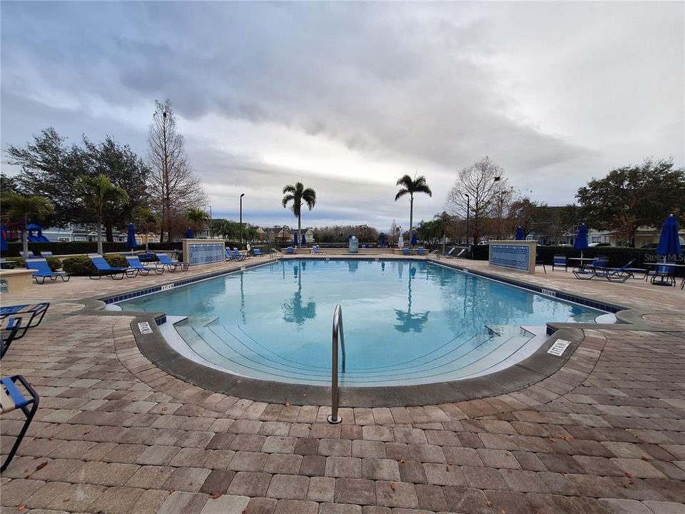 出租: $2,100 (3 贝兹, 2 浴室, 1296 平方英尺)