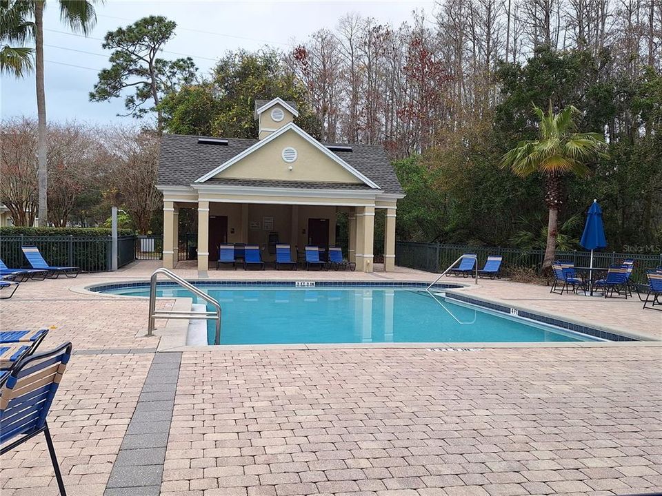 出租: $2,100 (3 贝兹, 2 浴室, 1296 平方英尺)