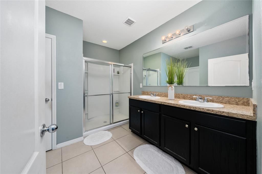 待售: $400,000 (4 贝兹, 2 浴室, 1846 平方英尺)