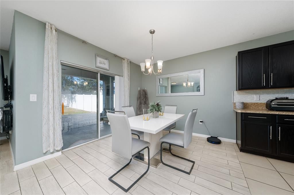 待售: $400,000 (4 贝兹, 2 浴室, 1846 平方英尺)