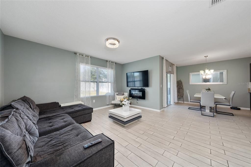 待售: $400,000 (4 贝兹, 2 浴室, 1846 平方英尺)