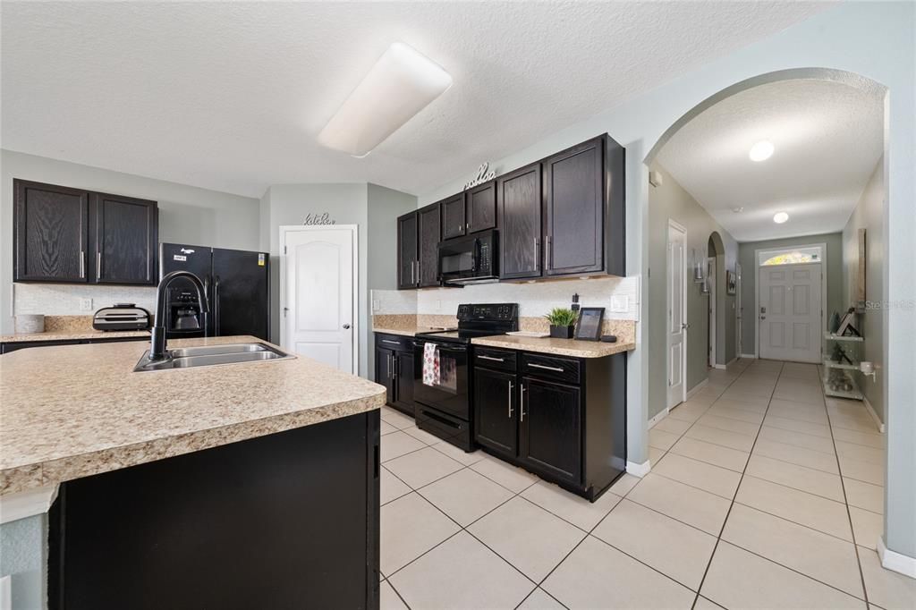 待售: $400,000 (4 贝兹, 2 浴室, 1846 平方英尺)