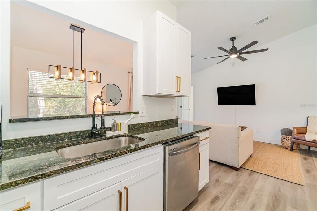 En Venta: $330,000 (3 camas, 2 baños, 1342 Pies cuadrados)