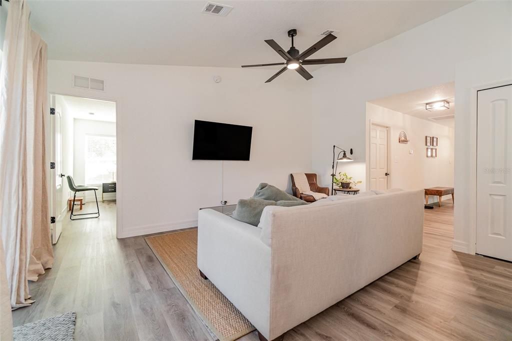 En Venta: $330,000 (3 camas, 2 baños, 1342 Pies cuadrados)