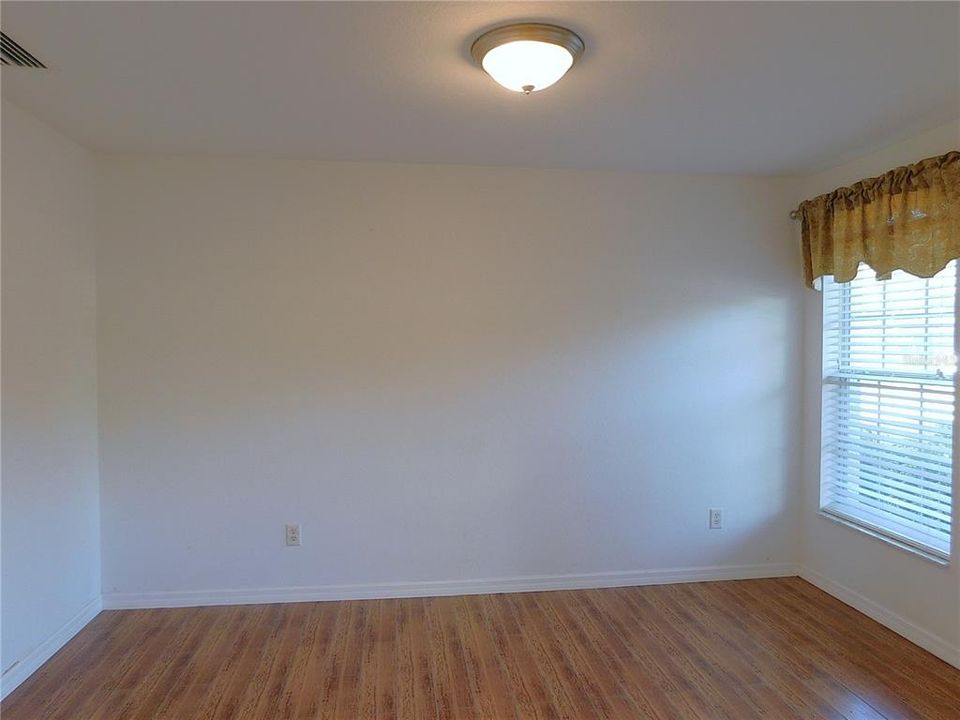 For Sale: $364,900 (4 beds, 2 baths, 2170 Square Feet)