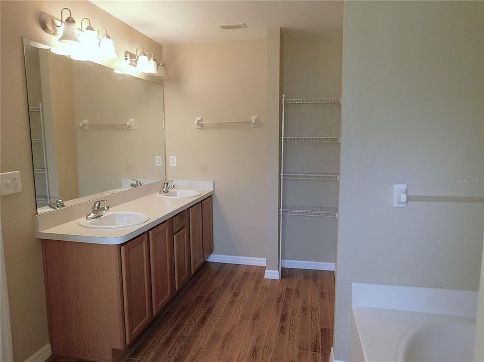 For Sale: $364,900 (4 beds, 2 baths, 2170 Square Feet)