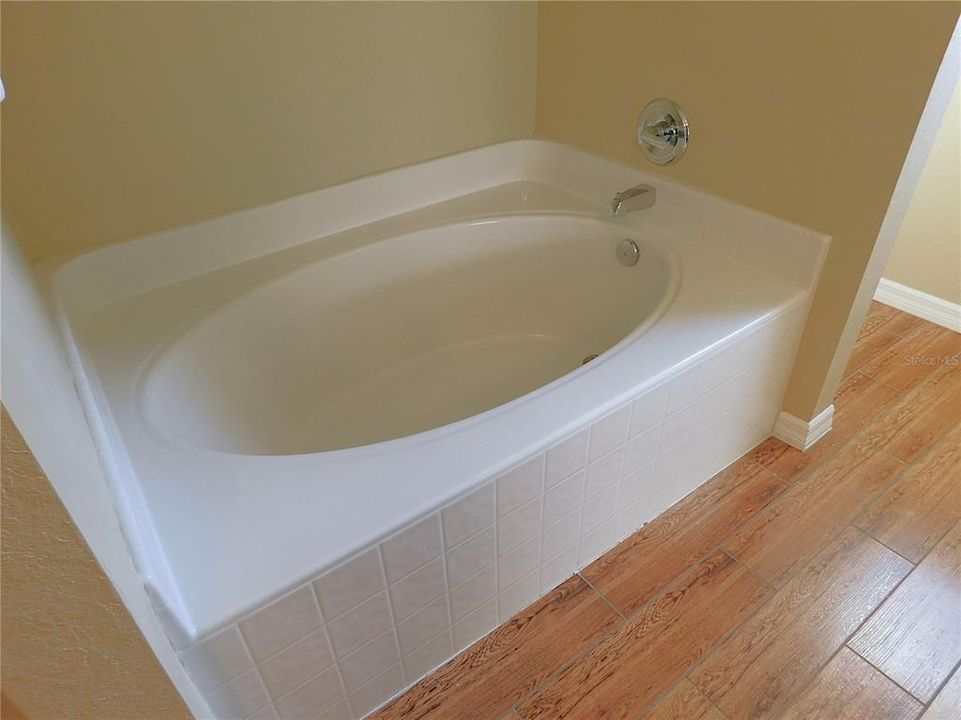 For Sale: $364,900 (4 beds, 2 baths, 2170 Square Feet)