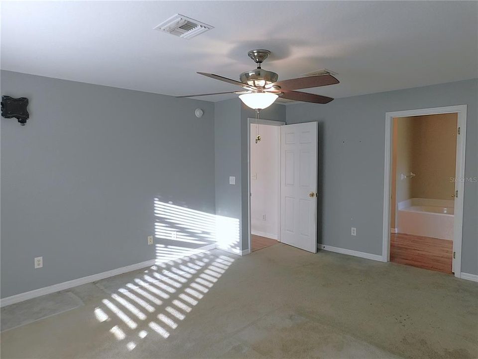 For Sale: $364,900 (4 beds, 2 baths, 2170 Square Feet)