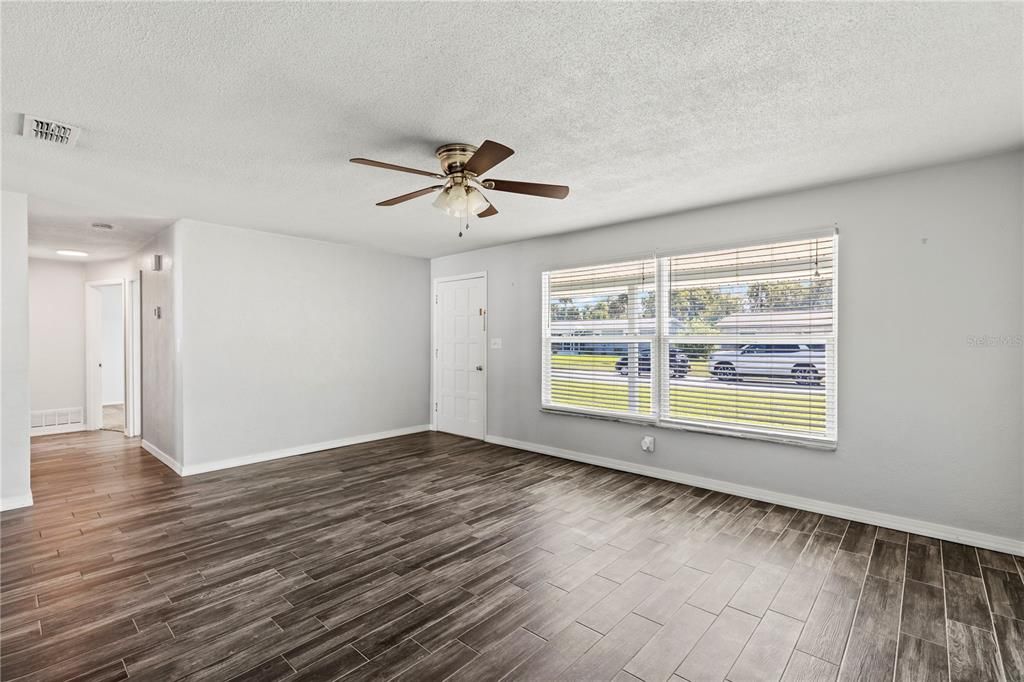 待售: $275,000 (3 贝兹, 2 浴室, 1134 平方英尺)