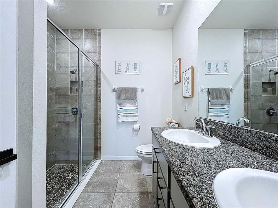 En Venta: $365,000 (3 camas, 2 baños, 1565 Pies cuadrados)