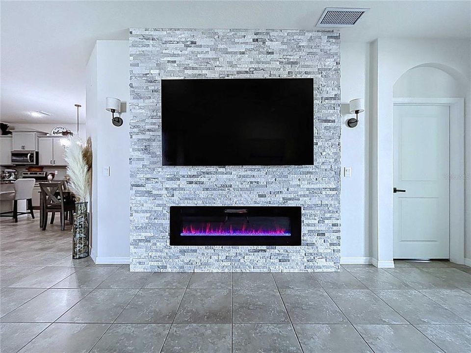 En Venta: $365,000 (3 camas, 2 baños, 1565 Pies cuadrados)