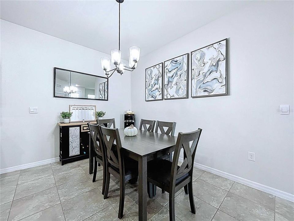 En Venta: $365,000 (3 camas, 2 baños, 1565 Pies cuadrados)