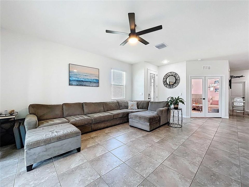 En Venta: $365,000 (3 camas, 2 baños, 1565 Pies cuadrados)