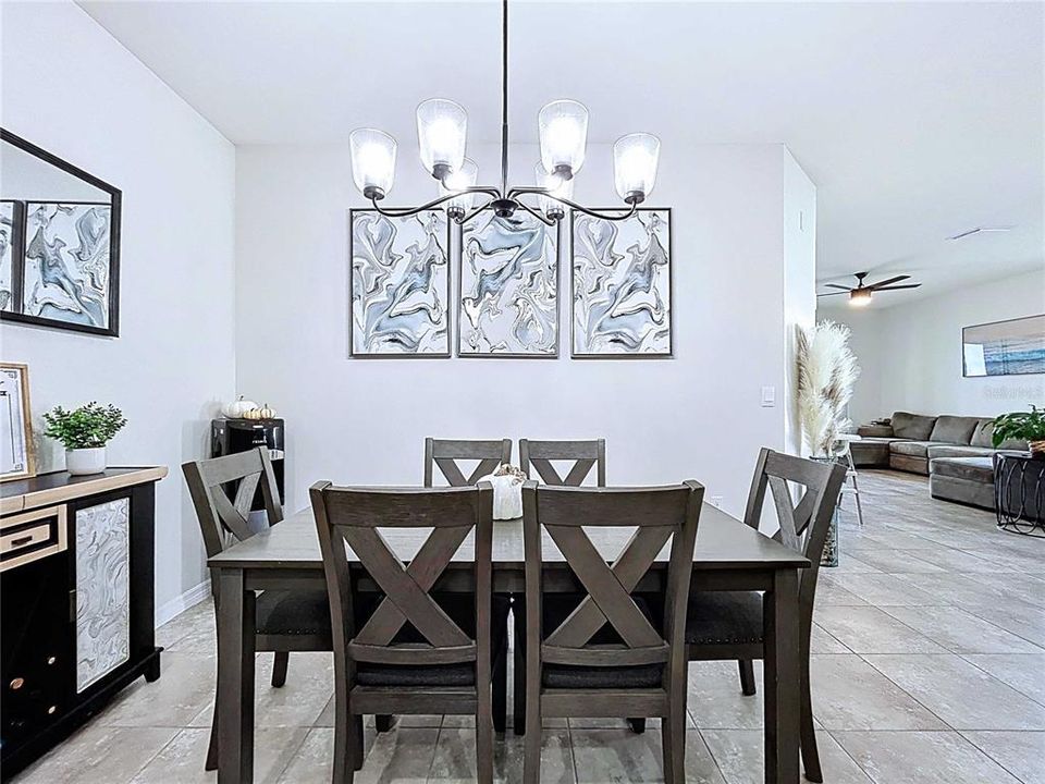 En Venta: $365,000 (3 camas, 2 baños, 1565 Pies cuadrados)